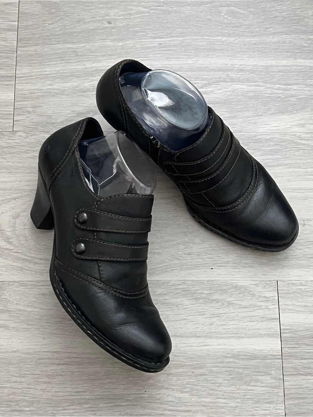 Born Women’s 9M Black Leather Shooties Ankle Boots Heels Side Zip